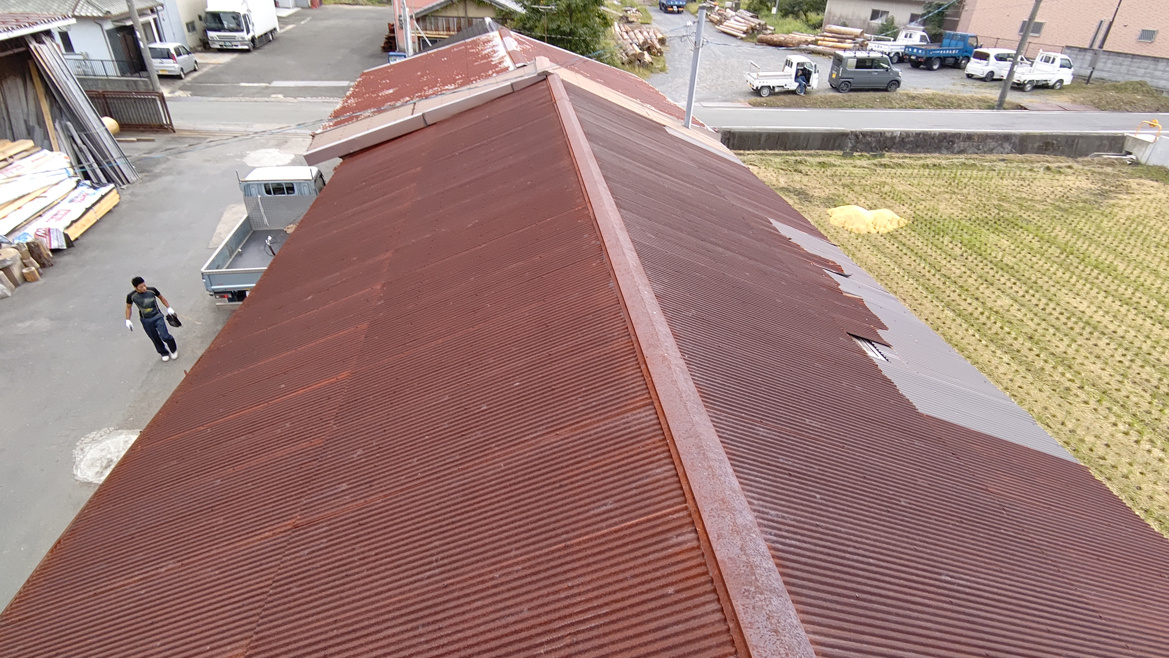 波板の屋根改修工事を行いました